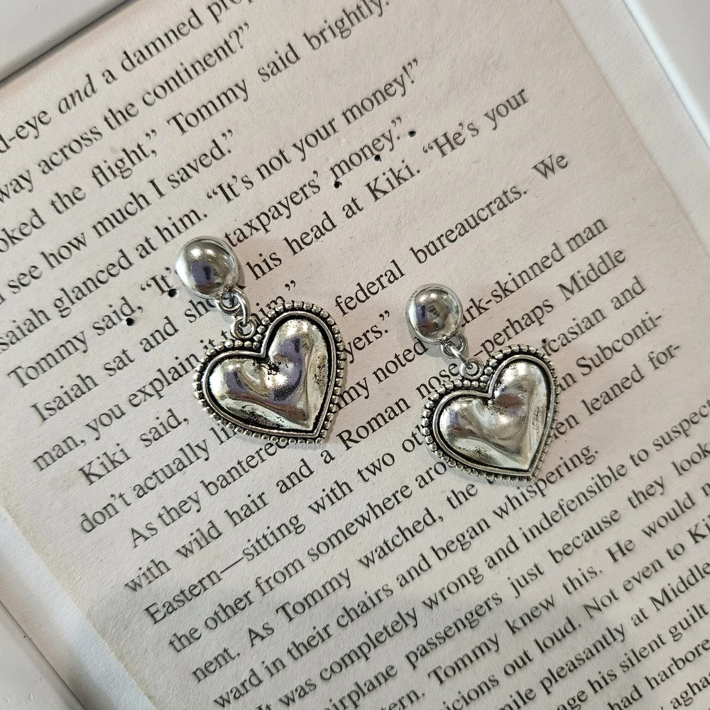 Chic Silver Heart Dangle Earrings - Picture 2 of 6